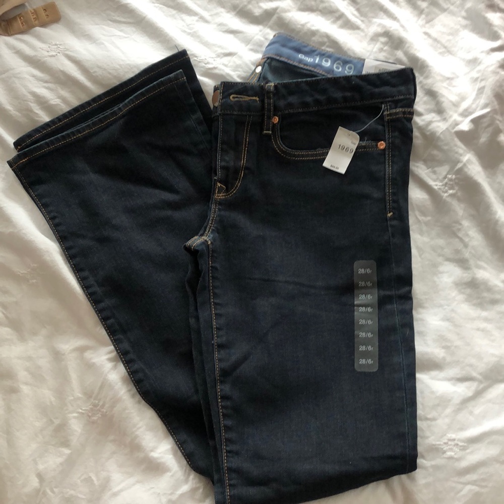 Gap Curvy Boot Cut Denim in dark wash. Size 28/6